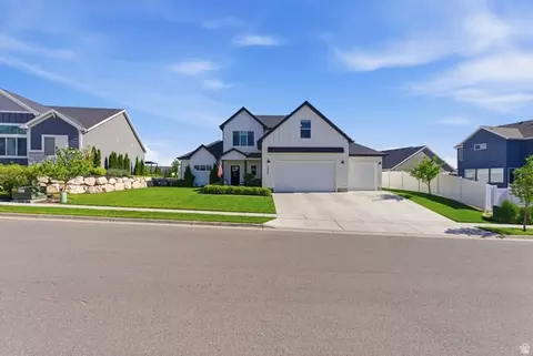 Exterior - 1364 E Beechwood Dr, Layton, UT 84040 photo 3 of 9