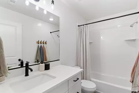 Bath - 1364 E Beechwood Dr, Layton, UT 84040 photo 3 of 3