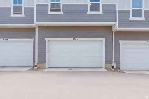 Exterior - 9344 N Vernham Ln, Eagle Mountain, UT 84005 photo 4 of 5