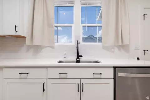 Kitchen - 9344 N Vernham Ln, Eagle Mountain, UT 84005 photo 2 of 2