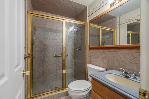 Bath - 83 W 200 N, Centerville, UT 84014 photo 1 of 5