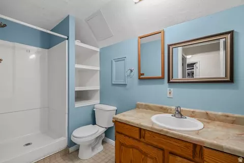 Bath - 83 W 200 N, Centerville, UT 84014 photo 5 of 5