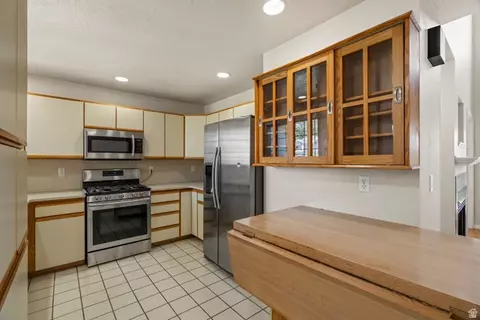Kitchen - 83 W 200 N, Centerville, UT 84014 photo 4 of 4