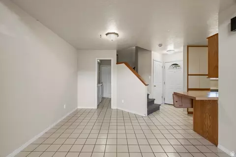 Living - 83 W 200 N, Centerville, UT 84014 photo 2 of 6