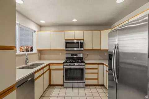 Kitchen - 83 W 200 N, Centerville, UT 84014 photo 1 of 4