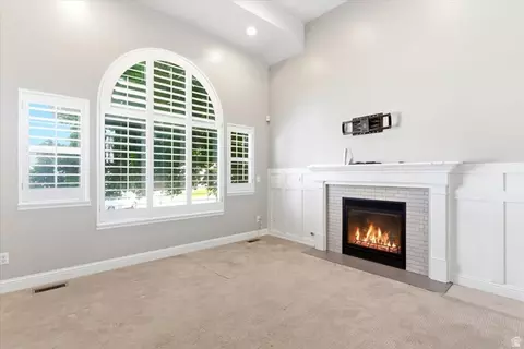 Living - 627 W Fremont Cir N, Centerville, UT 84014 photo 4 of 7