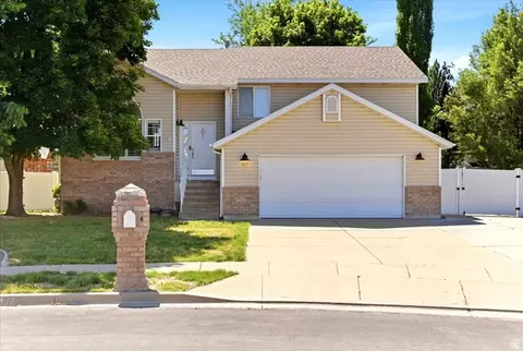 627 W Fremont Cir N, Centerville, UT 84014