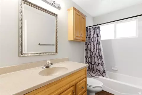 Bath - 627 W Fremont Cir N, Centerville, UT 84014 photo 2 of 3