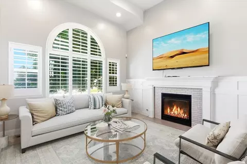 Living - 627 W Fremont Cir N, Centerville, UT 84014 photo 5 of 7