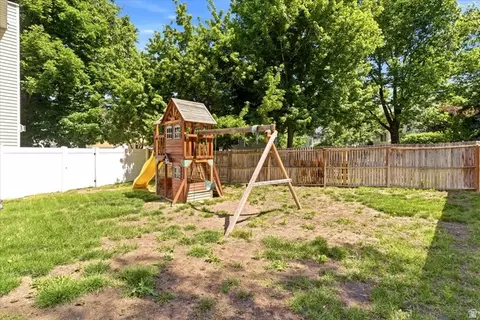 Exterior - 627 W Fremont Cir N, Centerville, UT 84014 photo 7 of 7