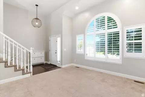 Living - 627 W Fremont Cir N, Centerville, UT 84014 photo 1 of 7