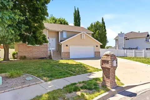 Exterior - 627 W Fremont Cir N, Centerville, UT 84014 photo 2 of 7