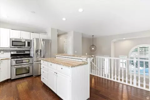 Kitchen - 627 W Fremont Cir N, Centerville, UT 84014 photo 2 of 2