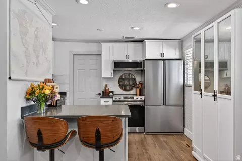 Kitchen - 756 E Carnation Dr S, Sandy, UT 84094 photo 2 of 7