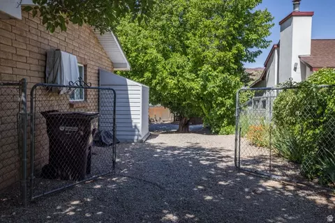 Exterior - 571 Mivida Dr, Moab, UT 84532 photo 6 of 19