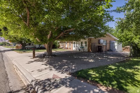 Exterior - 571 Mivida Dr, Moab, UT 84532 photo 5 of 19