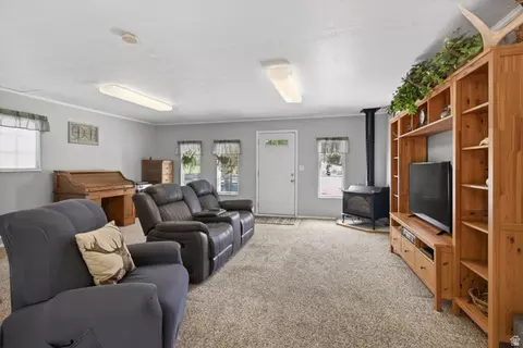 Living - 571 Mivida Dr, Moab, UT 84532 photo 2 of 3
