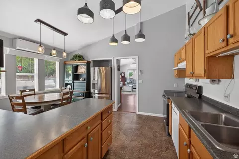 Kitchen - 571 Mivida Dr, Moab, UT 84532 photo 4 of 4