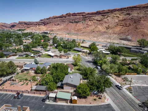 View/Area - 571 Mivida Dr, Moab, UT 84532 photo 6 of 7