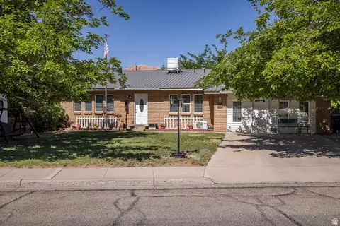 571 Mivida Dr, Moab, UT 84532