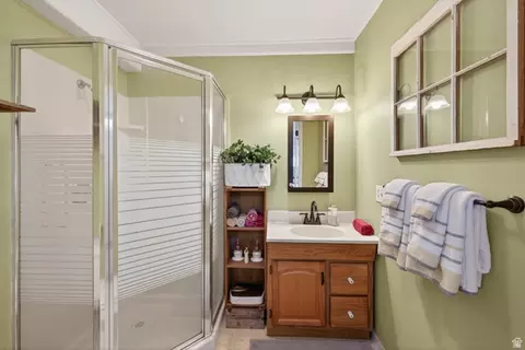 Bath - 571 Mivida Dr, Moab, UT 84532 photo 1 of 3