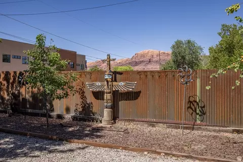 Exterior - 571 Mivida Dr, Moab, UT 84532 photo 17 of 19