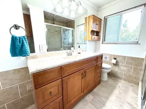 Bath - 373 E 10450 S, Sandy, UT 84070 photo 1 of 3