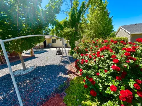 Exterior - 373 E 10450 S, Sandy, UT 84070 photo 8 of 14