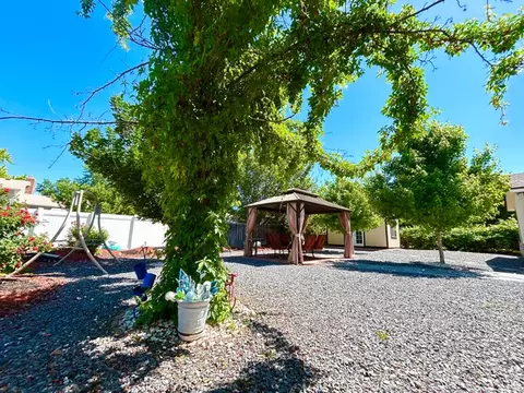 Exterior - 373 E 10450 S, Sandy, UT 84070 photo 4 of 14