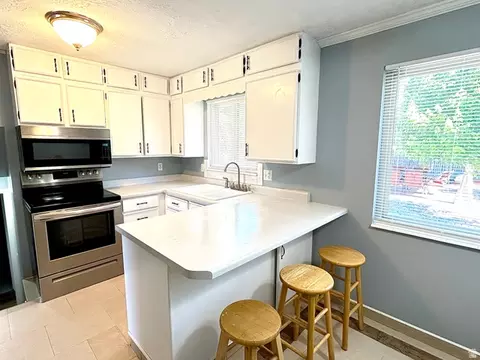 Kitchen - 373 E 10450 S, Sandy, UT 84070 photo 1 of 3