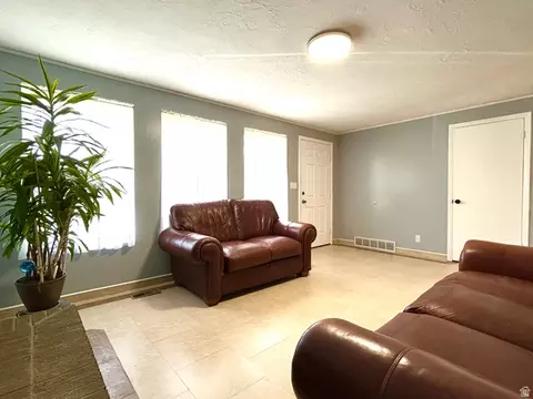 Living - 373 E 10450 S, Sandy, UT 84070 photo 2 of 2