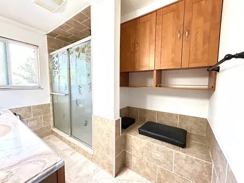 Bath - 373 E 10450 S, Sandy, UT 84070 photo 2 of 3