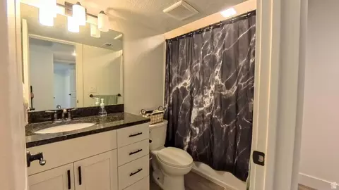 Bath - 120 E Aria Ct, Wendover, UT 84083 photo 3 of 3