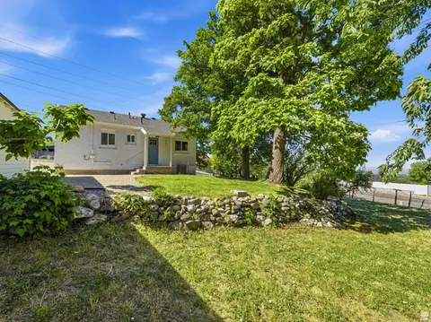 Exterior - 1107 E 300 S, Bountiful, UT 84010 photo 5 of 7
