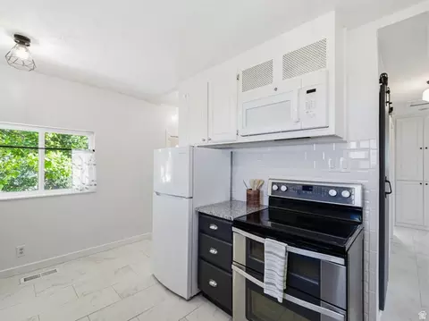 Kitchen - 1107 E 300 S, Bountiful, UT 84010 photo 3 of 4