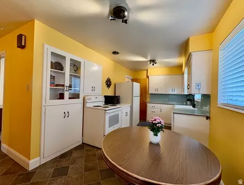 Kitchen - 941 N 170 E, Bountiful, UT 84010 photo 1 of 2