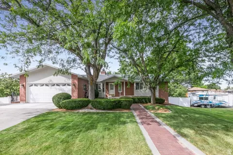 1148 E Raymond Rd, Fruit Heights, UT 84037