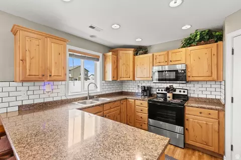 Kitchen - 620 S Lakeside Dr, Franklin, ID 83237 photo 2 of 3