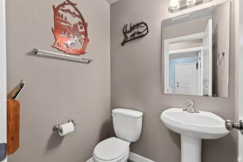 Bath - 620 S Lakeside Dr, Franklin, ID 83237 photo 1 of 3