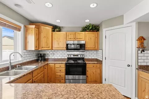 Kitchen - 620 S Lakeside Dr, Franklin, ID 83237 photo 1 of 3