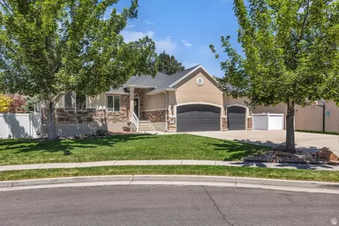 281 E Regent Park Ct S, Midvale, UT 84047