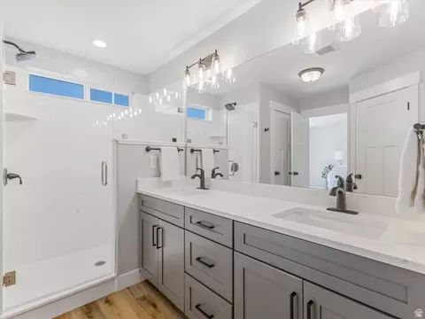 Bath - 14778 S Springtime Rd S, Draper, UT 84020 photo 2 of 4