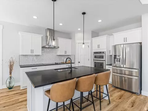Kitchen - 14778 S Springtime Rd S, Draper, UT 84020 photo 4 of 4
