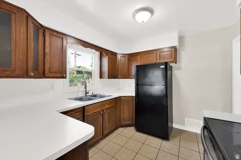 Kitchen - 565 E 400 S, Clearfield, UT 84015 photo 2 of 4