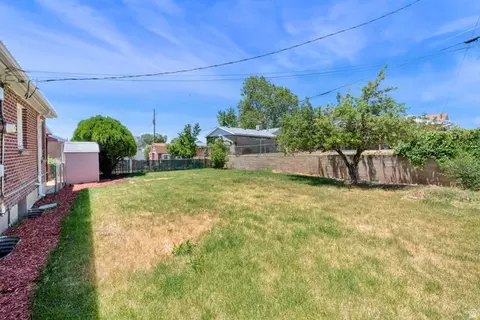 Exterior - 565 E 400 S, Clearfield, UT 84015 photo 1 of 3