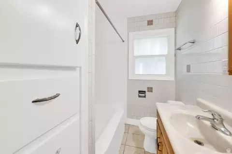 Bath - 565 E 400 S, Clearfield, UT 84015 photo 1 of 3