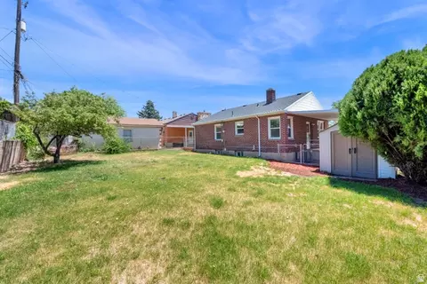 Exterior - 565 E 400 S, Clearfield, UT 84015 photo 2 of 3