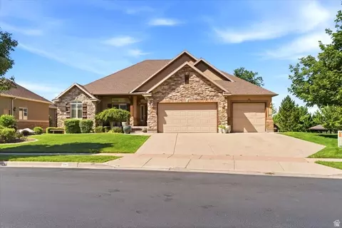 513 N Peacefield Dr, Layton, UT 84040