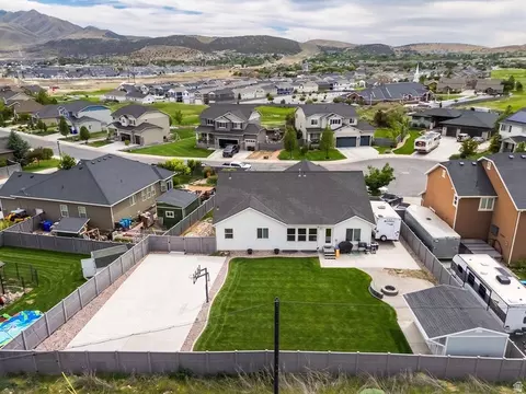 View/Area - 4143 E Berkshire Ln N, Eagle Mountain, UT 84005 photo 3 of 8