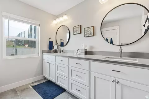 Bath - 4143 E Berkshire Ln N, Eagle Mountain, UT 84005 photo 1 of 5